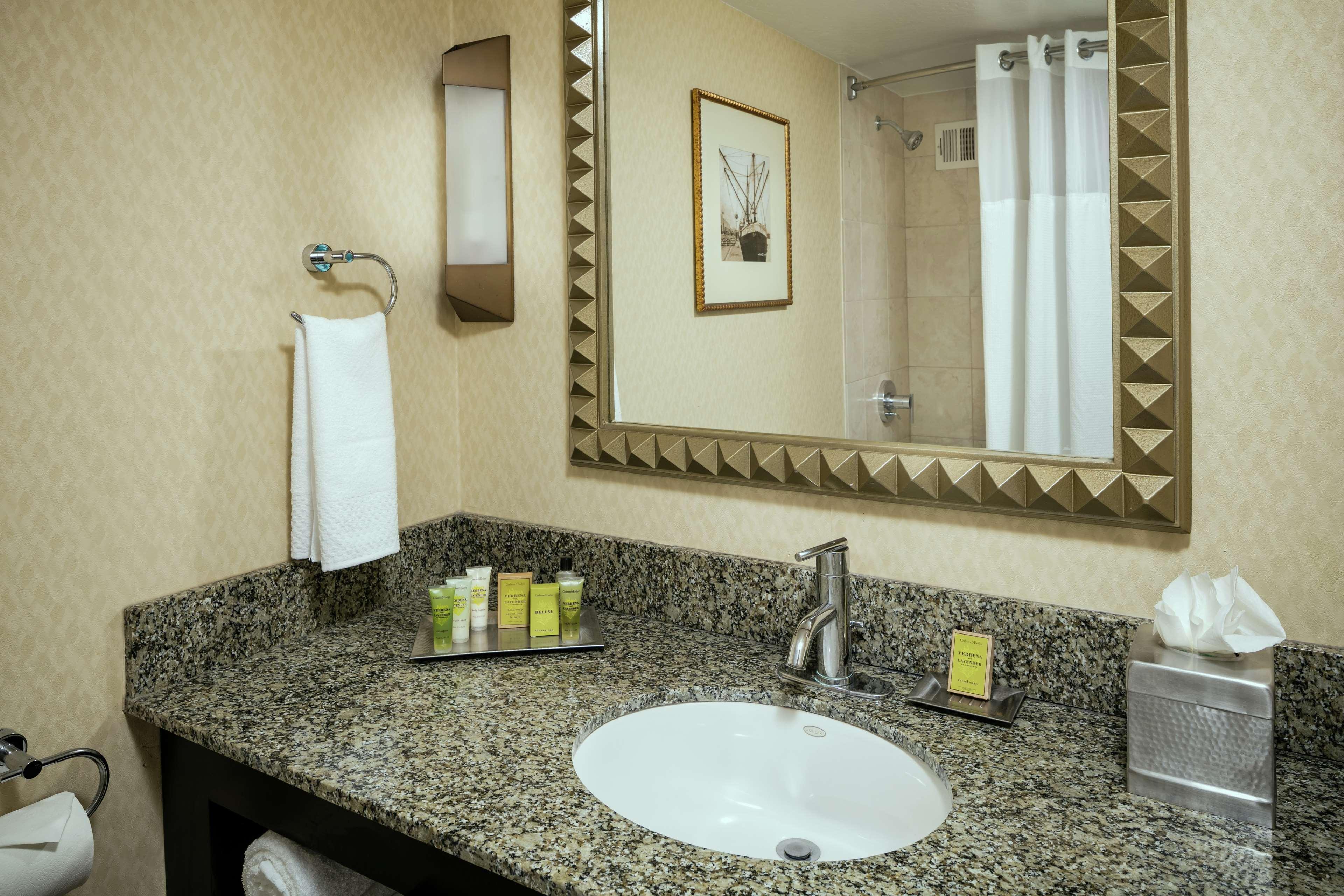 Hotel Hilton Stockton Esterno foto
