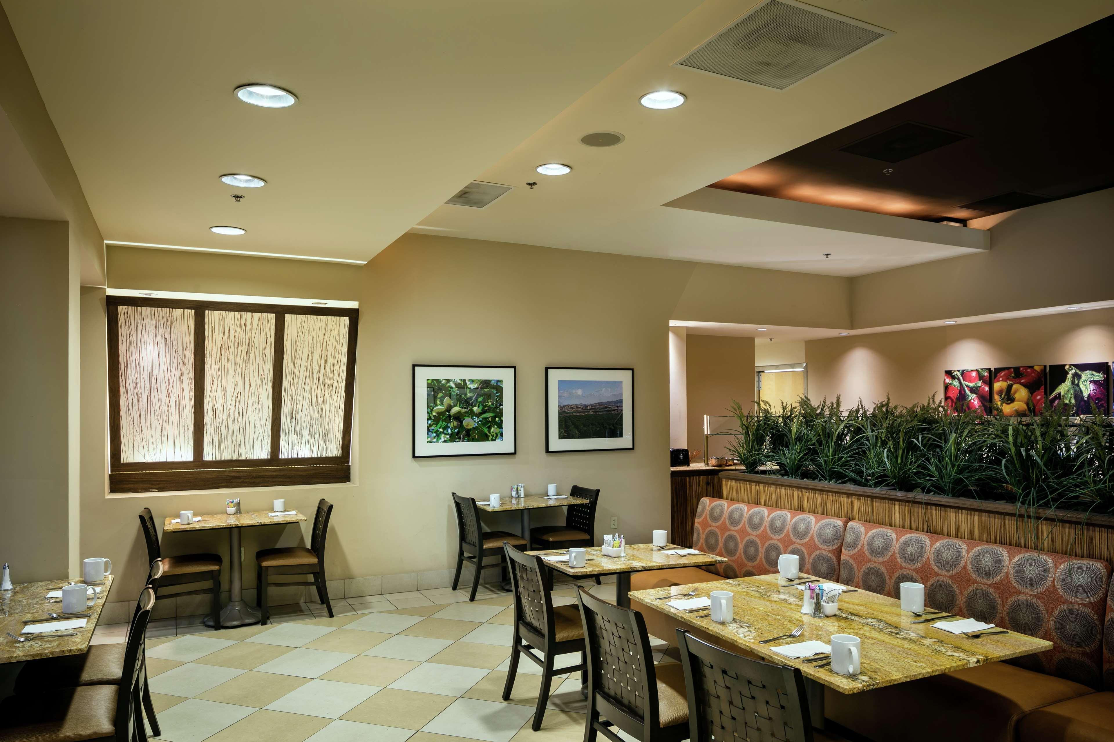 Hotel Hilton Stockton Esterno foto