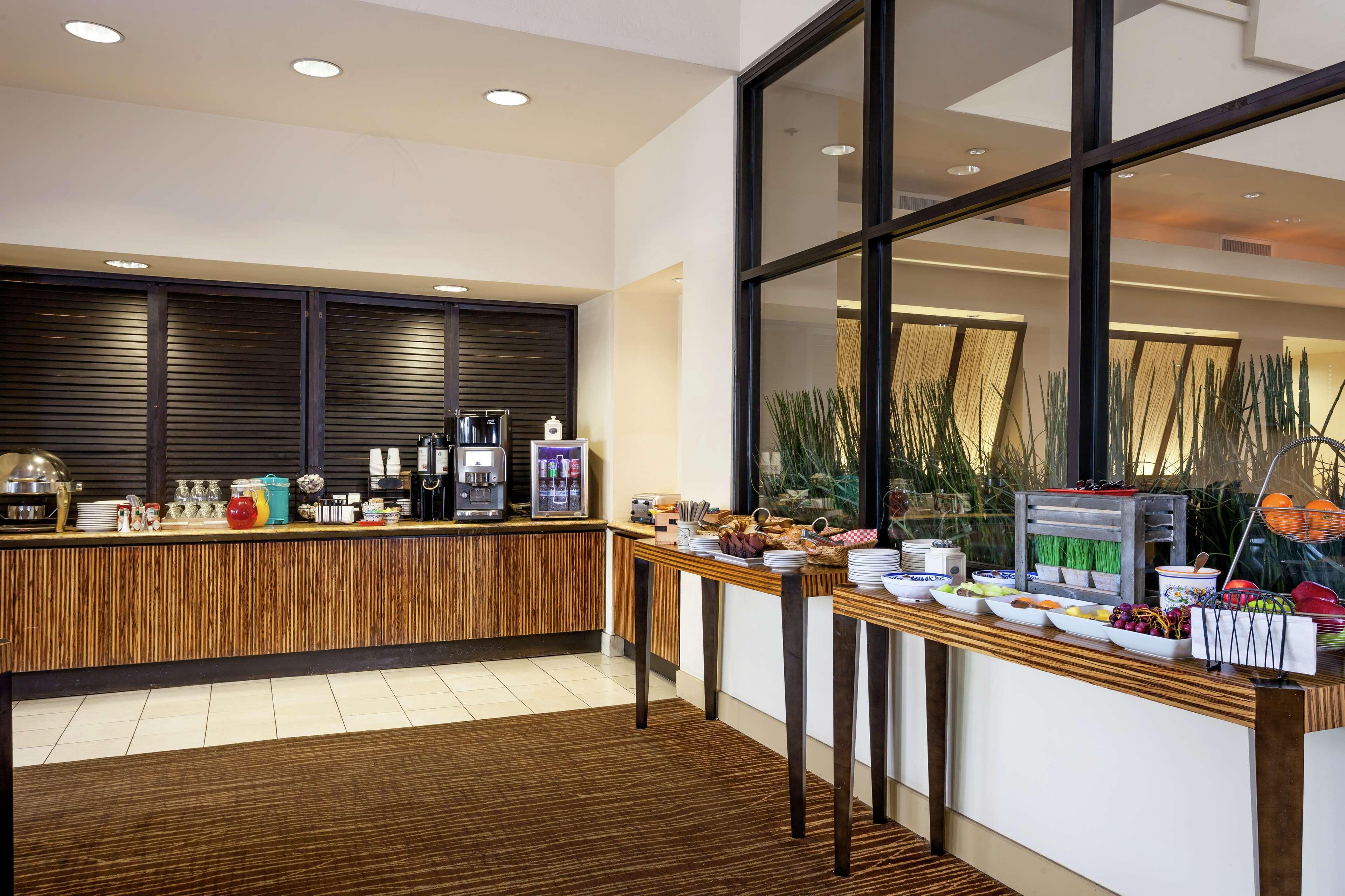 Hotel Hilton Stockton Esterno foto