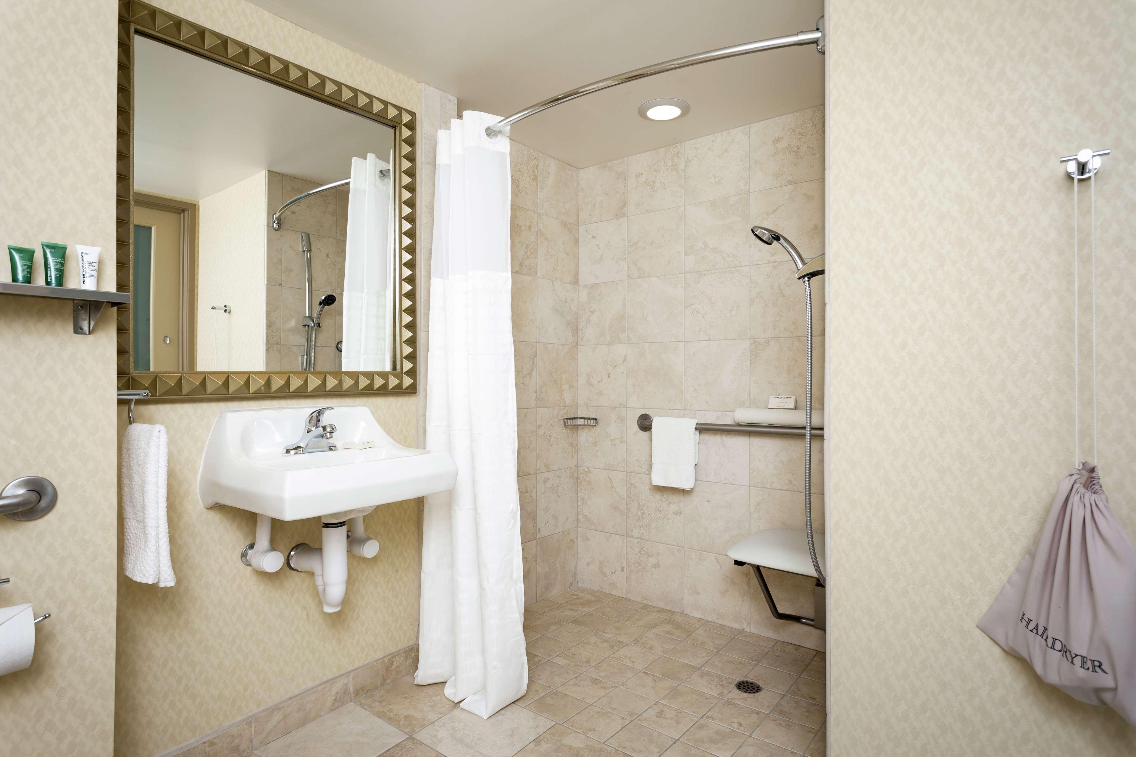 Hotel Hilton Stockton Esterno foto