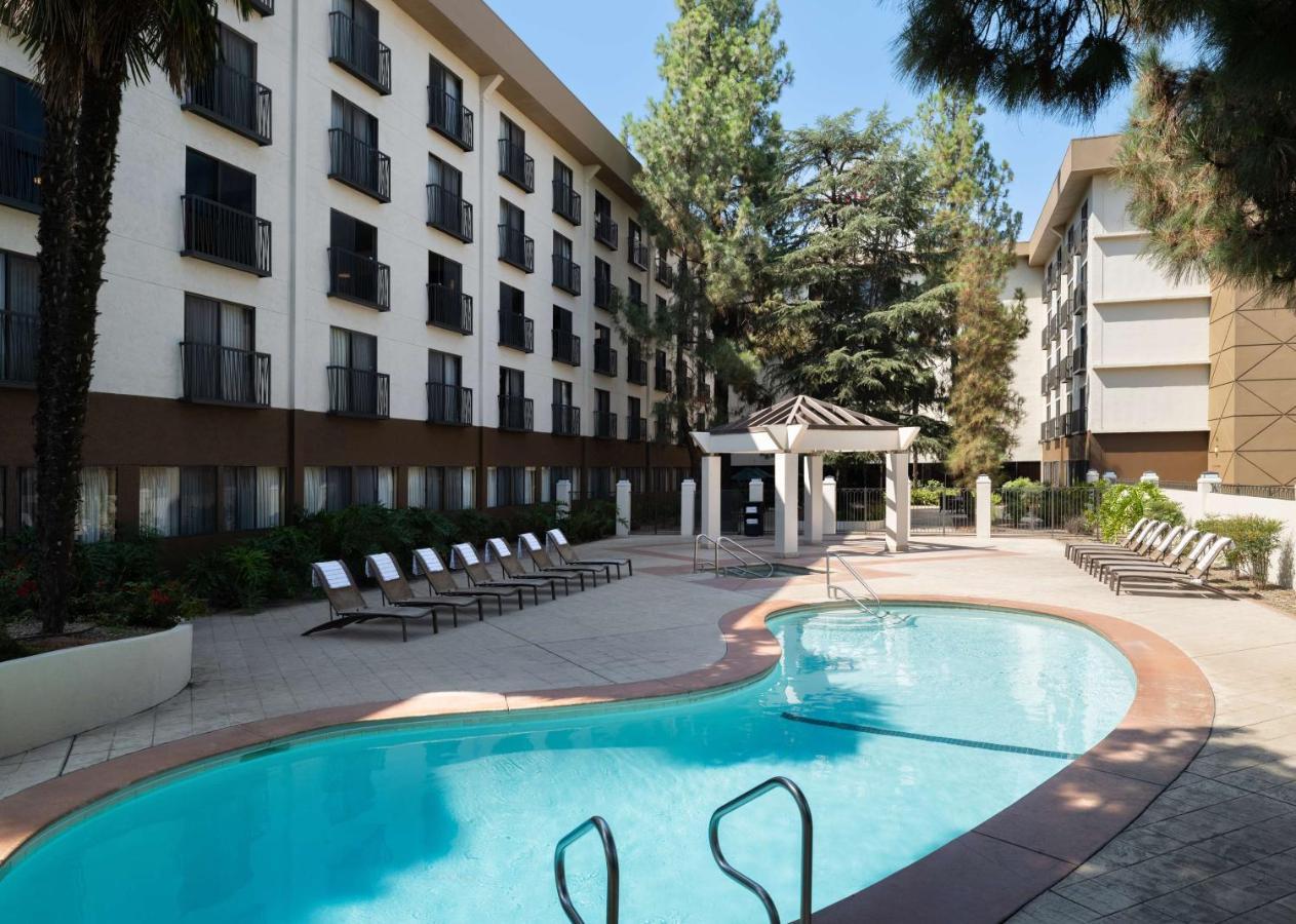 Hotel Hilton Stockton Esterno foto