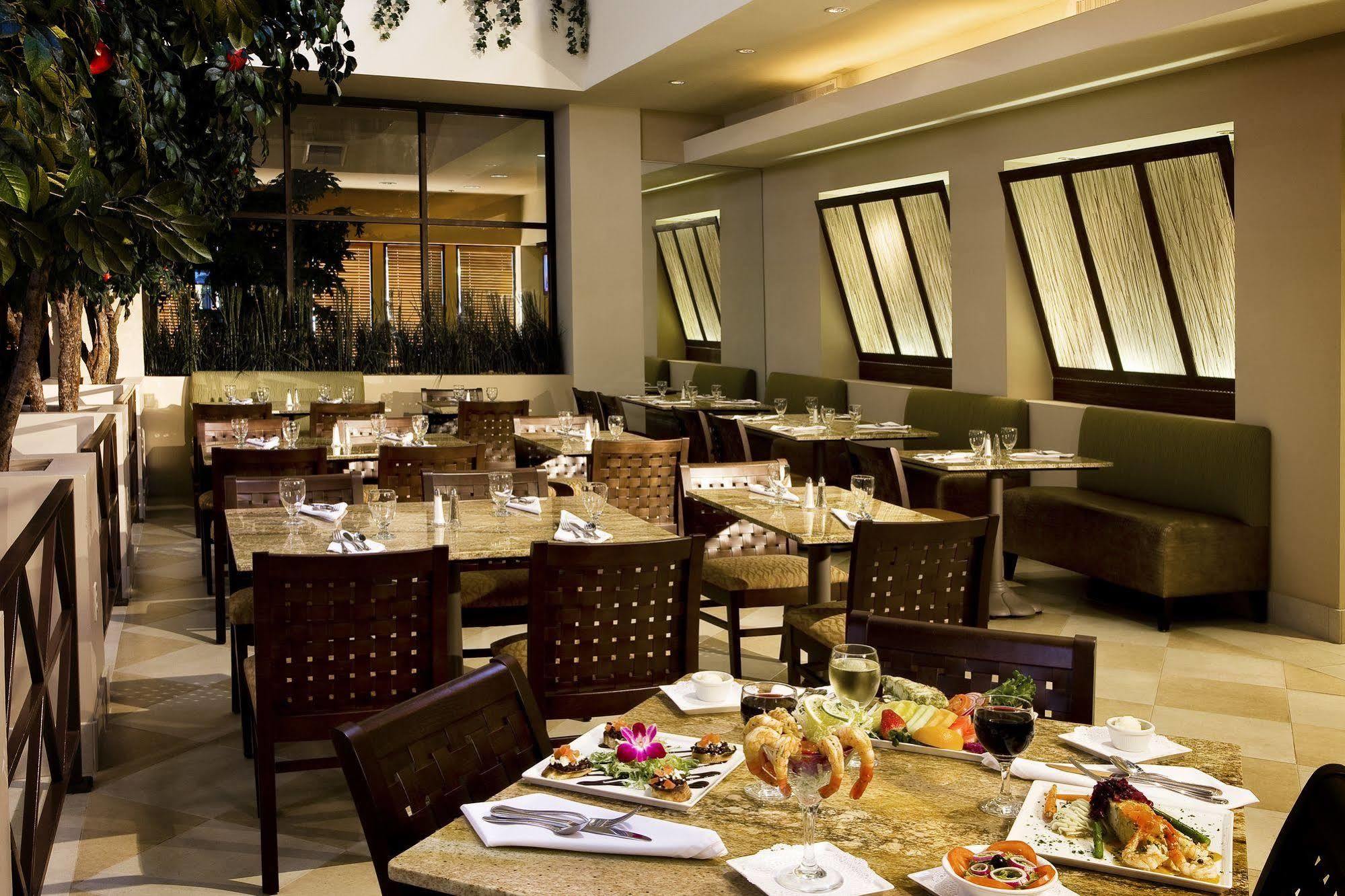 Hotel Hilton Stockton Esterno foto